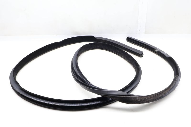 Door Seal / Weather Stripping (INNER) LR053807 — Used (SKU 627228)
