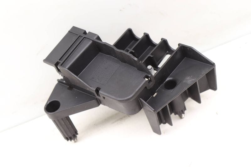 Battery Jumper Point 95B937517B — Used (SKU 496122)