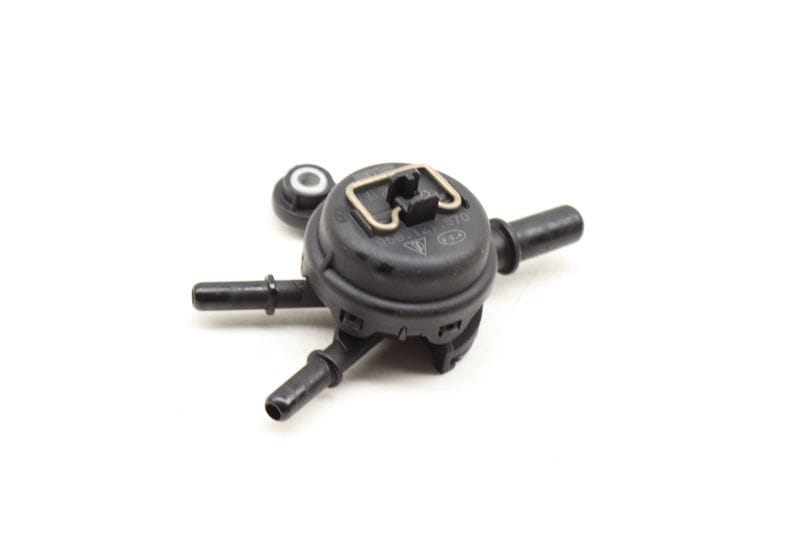 Coolant Bleeder Valve 7P5121671 — Used (SKU 495420)