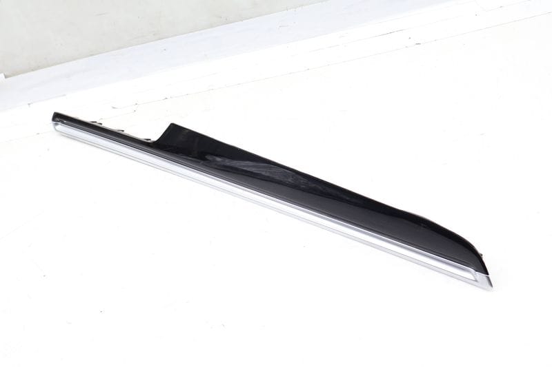 Door Panel Trim / Molding 95B867409D — Used (SKU 664310)