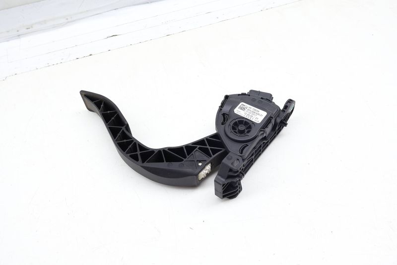 Gas Pedal / Accelerator Module 8K1723523A — Used (SKU 700481)