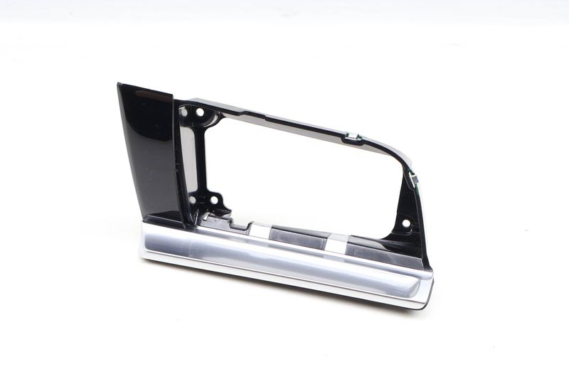 Air Vent Dash Trim / Bezel 95B857189M — Used (SKU 629013)