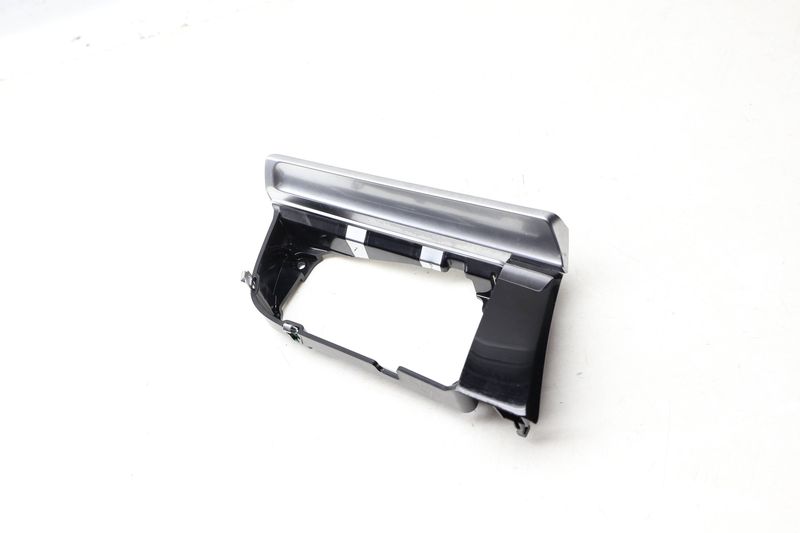 Air Vent Dash Trim / Bezel 95B857189M — Used (SKU 664319)