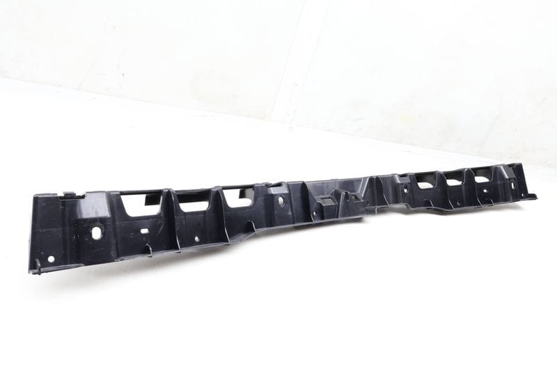 Center Bumper Mount / Bracket 95B807863A — Used (SKU 629021)