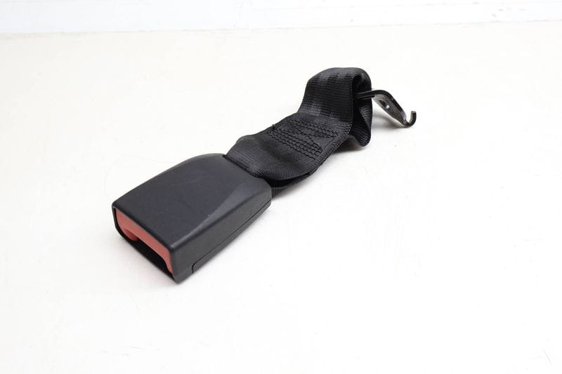 Center Seat Belt Buckle / Receiver 95B857740 — Used (SKU 664355)