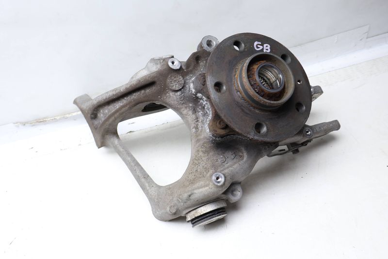 Spindle Knuckle w/ Wheel Bearing 8R0505435C — Used (SKU 664405)