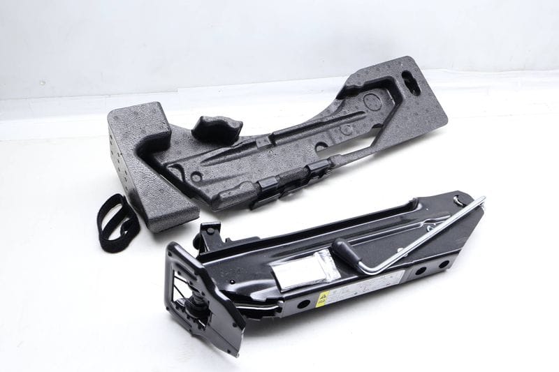 Tool Box / Housing w/ Jack 95B012109 — Used (SKU 664379)