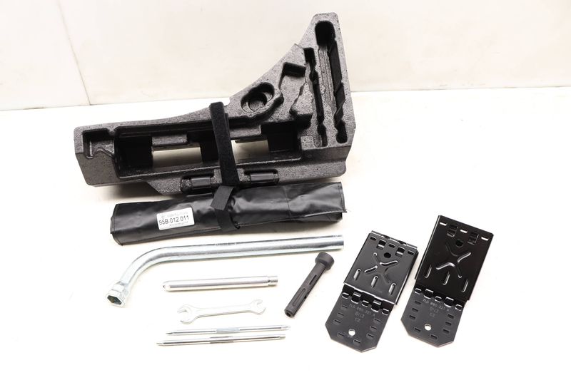 Tool Kit 95B012109A — Used (SKU 517216)