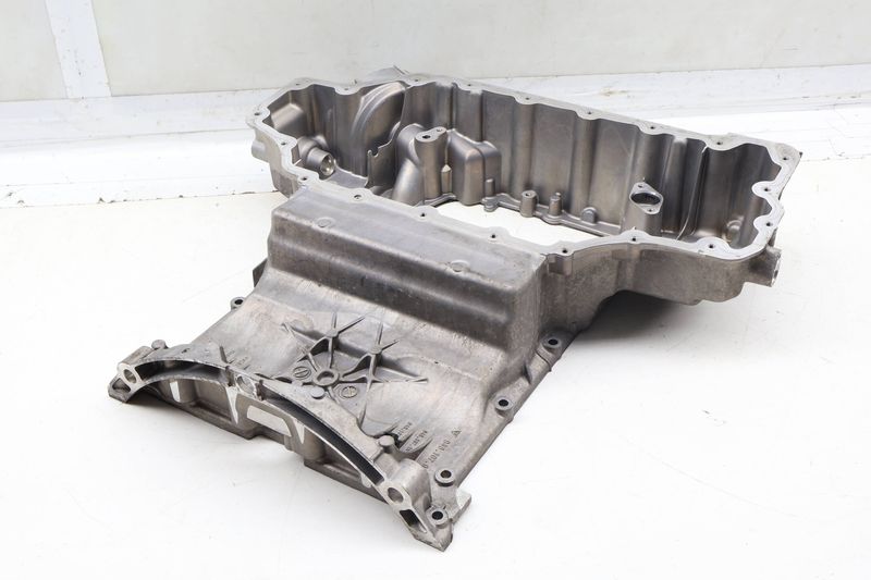 Upper Engine Oil Pan / Sump 94610705131 — Used (SKU 700595)