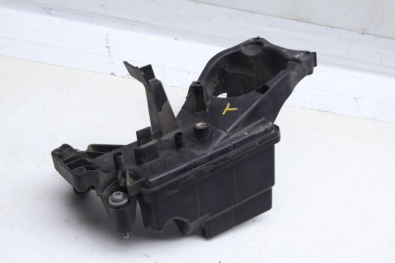 Vacuum Tank / Reservoir 94611013077 — Used (SKU 700562)