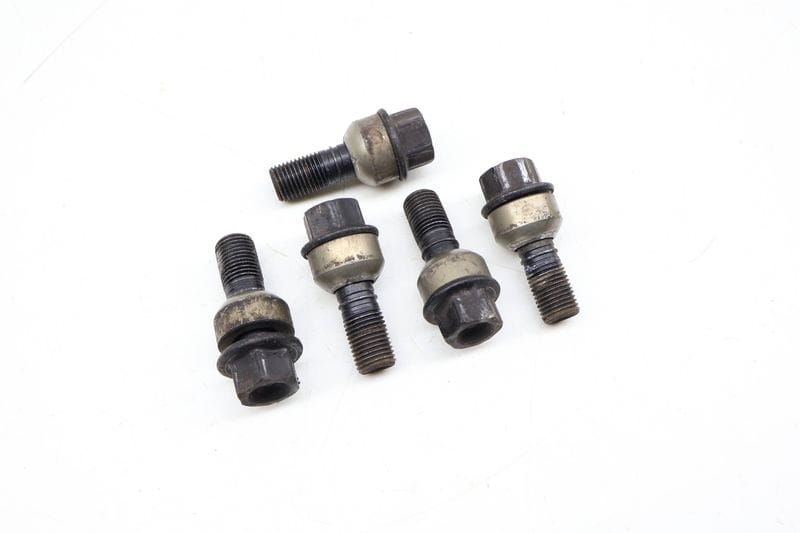 Wheel / Lug Bolt Set (5) WHT006978 — Used (SKU 700170)