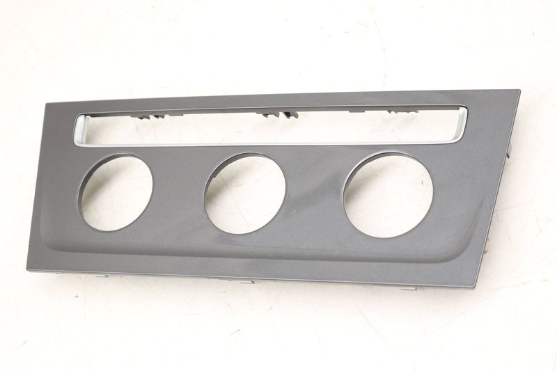 Dash Climate Control Trim / Panel 5GM863041 — Used (SKU 488249)