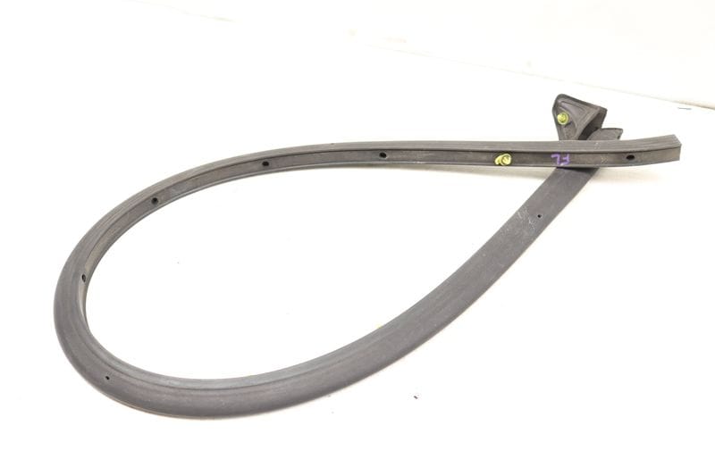 Lower Door Weather Stripping / Seal (OUTER) 5GM837651 — Used (SKU 516503)