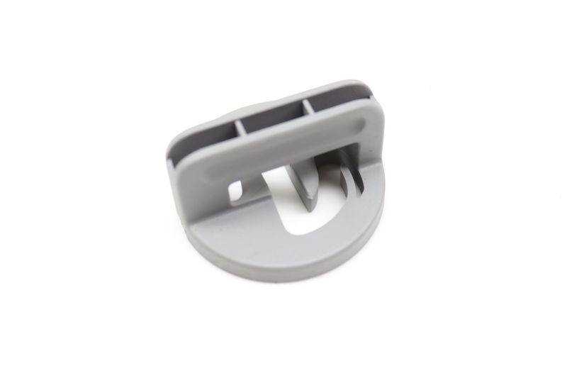 Trunk Clip 5G9864581 — Used (SKU 569817)