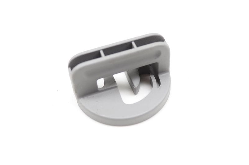 Trunk Clip 5G9864581 — Used (SKU 569818)