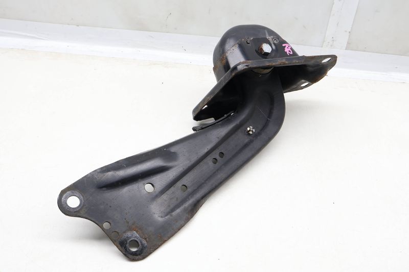 Lower Control / Trailing Arm 5QM505226 — Used (SKU 628172)