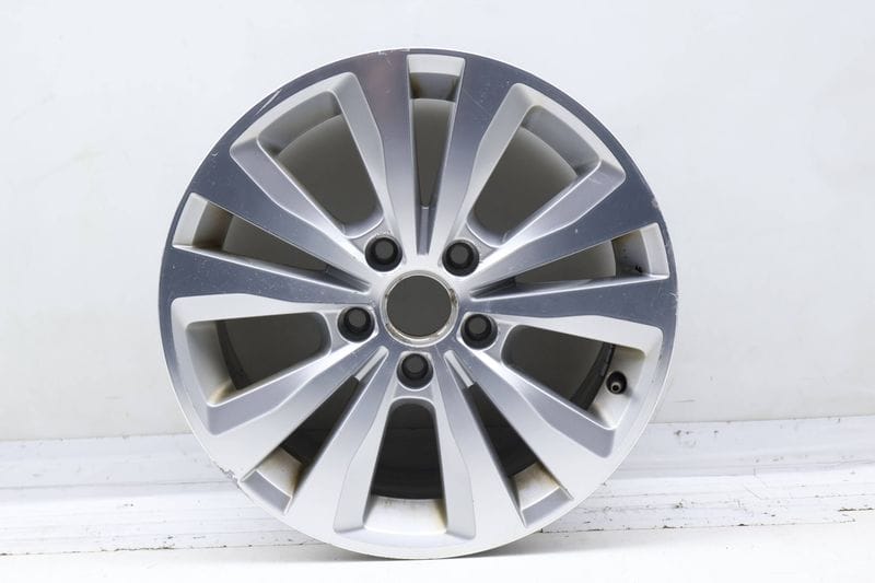 16" Inch Alloy Rim / Wheel (TORONTO) 5G0601025L — Used (SKU 726258)