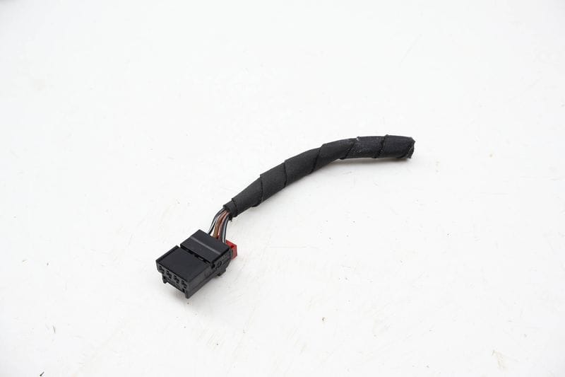 4-PIN Tail Light Wiring Connector / Pigtail 7N0972704 — Used (SKU 726038)