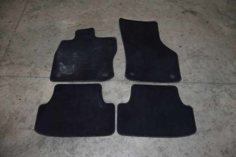 Carpet Floor Mat Set 5GM864435 — Used (SKU 661166)