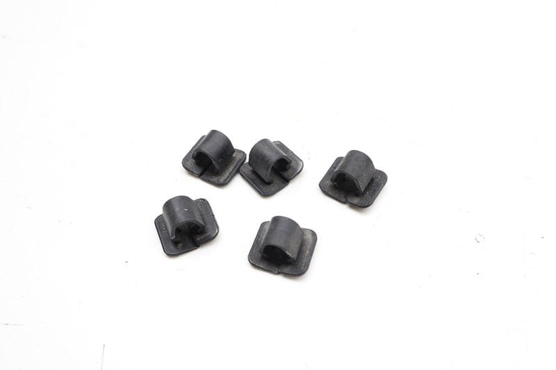 Hood Insulation / Sound Blanket Clip Set (5) 8E0863727A — Used (SKU 725935)