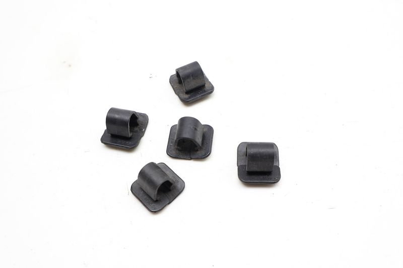 Hood Insulation / Sound Blanket Clip Set (5) 8E0863727A — Used (SKU 725936)