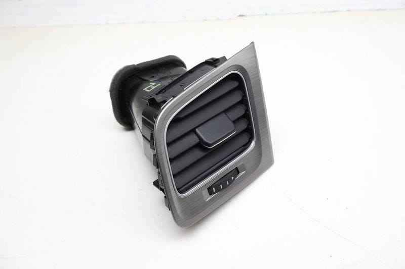 Dash Air Vent 5GM819703A — Used (SKU 725963)