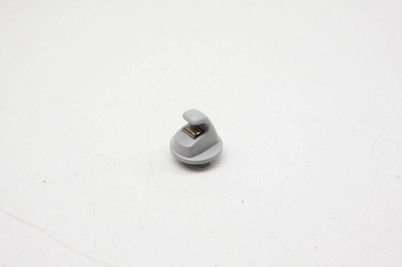 Sun Visor Clip / Bracket 5G0857561B — Used (SKU 725782)