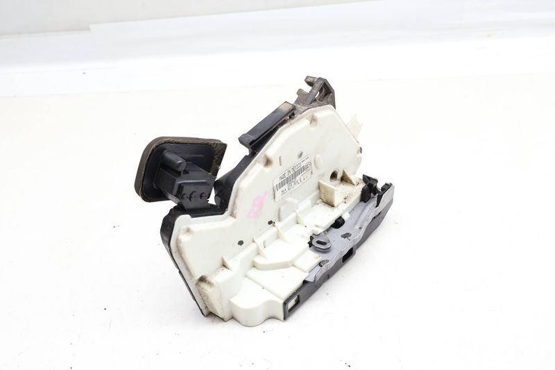 Door Latch / Lock Actuator 5K4839016S — Used (SKU 661036)