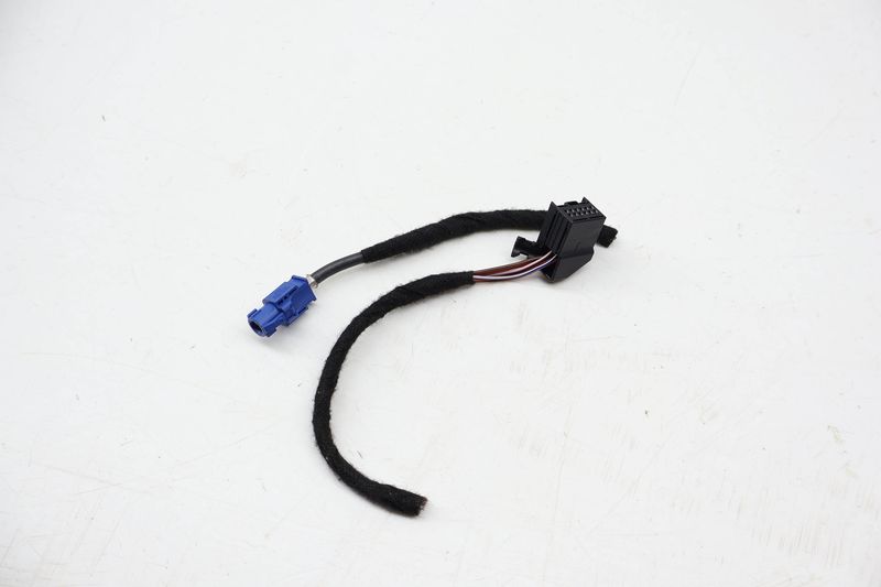Touchscreen Radio / MMI LCD Display Wiring Connector / Pigtail — Used (SKU 725976)
