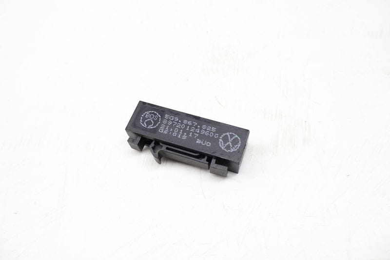 Trunk Boot Lining Latch 5G9867825 — Used (SKU 725811)