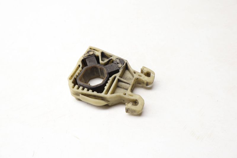 Upper Rubber Isolator / Mount / Bracket 5Q0121367G — Used (SKU 725894)