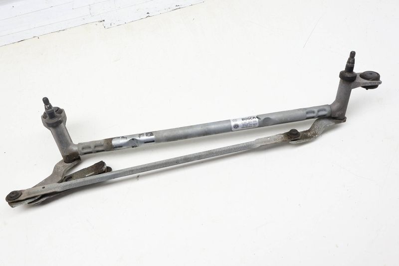 Windshield Wiper Transmission / Bracket 5GM955023A — Used (SKU 726120)