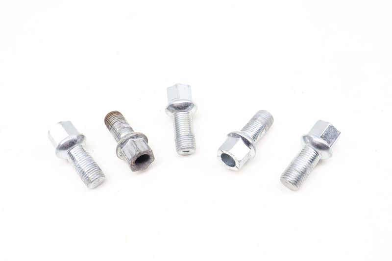 Wheel Bolt / Lug Nut Set (5) WHT001812 — Used (SKU 628047)