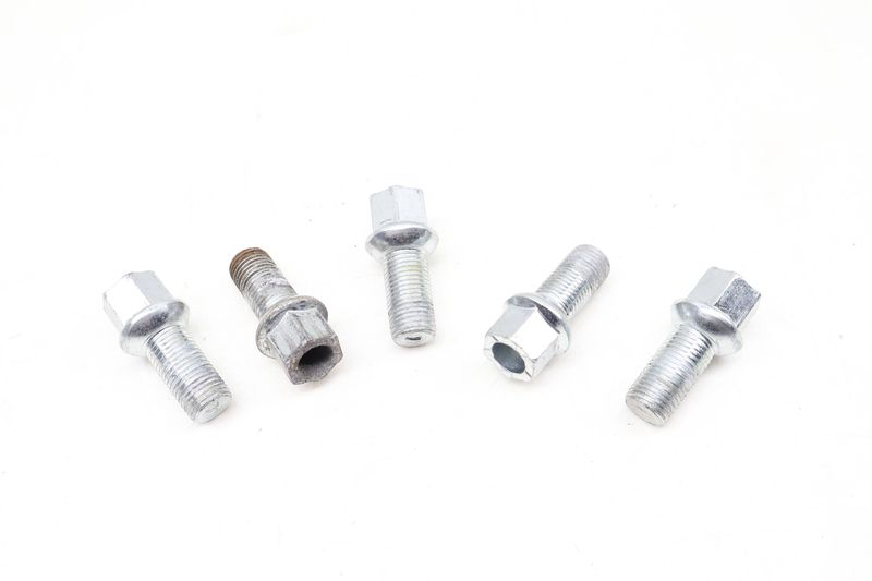 Wheel Bolt / Lug Nut Set (5) WHT001812 — Used (SKU 628049)