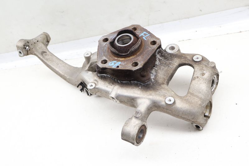 Spindle Knuckle w/ Wheel Bearing 8W0407241F — Used (SKU 636420)