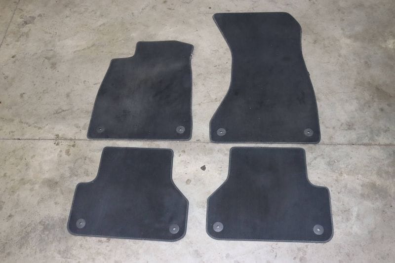 Carpet Floor Mat Set 8W1863691B — Used (SKU 591714)