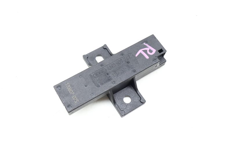 Kessy / Keyless Entry Antenna 4M0907247 — Used (SKU 636254)