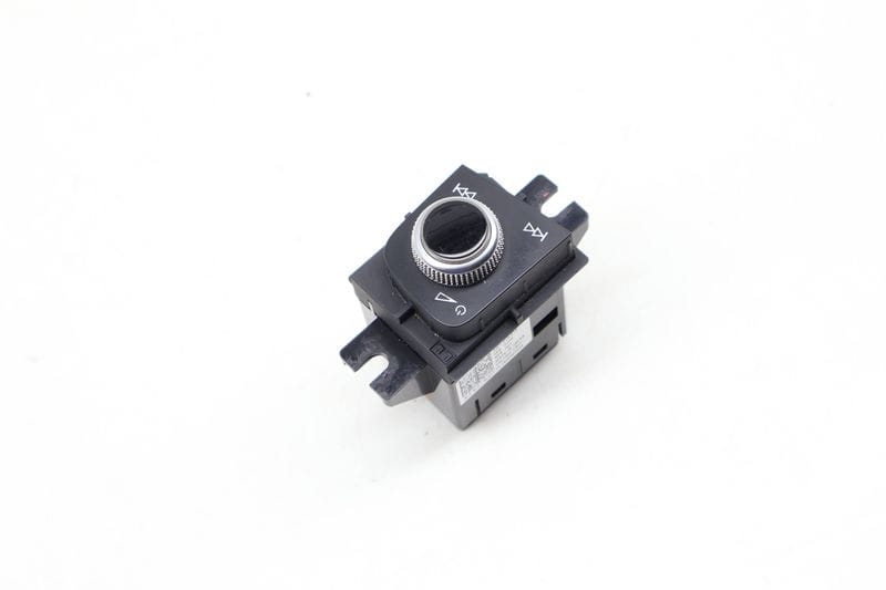 Media Power / Volume Switch Knob 8W1919616 — Used (SKU 636282)