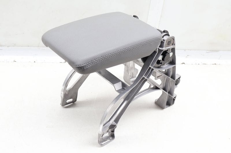 Center Armrest / Arm Rest 8W0864283B — Used (SKU 648890)