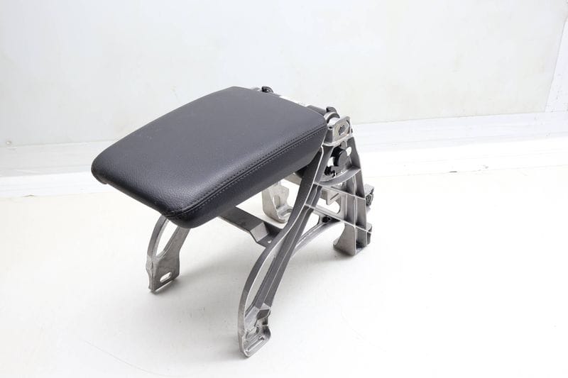 Center Armrest / Arm Rest 8W0864283B — Used (SKU 679000)
