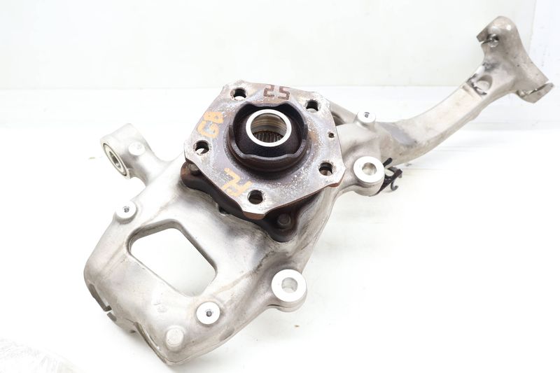 Spindle Knuckle w/ Wheel Bearing 8W0407241F — Used (SKU 679104)