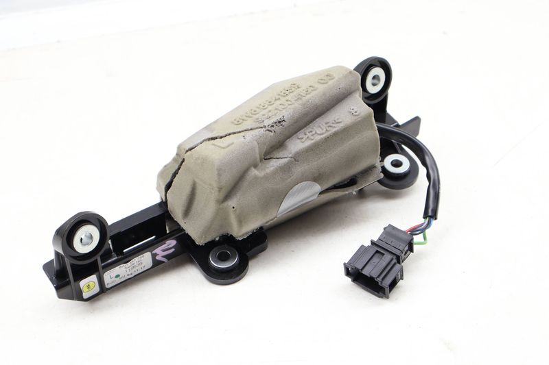 Electric Seat Belt Motor / Pretensioner 8W7857759 — Used (SKU 649064)