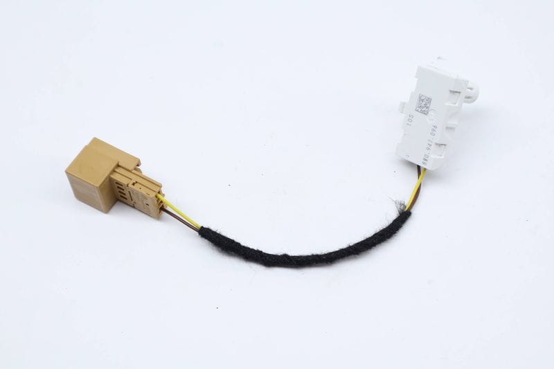 LED Light Module Wiring Connector 8W0947096 — Used (SKU 678795)