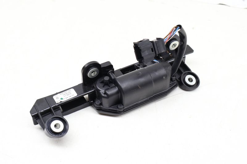 Electric Seat Belt Motor / Pretensioner 8W7857760 — Used (SKU 649065)