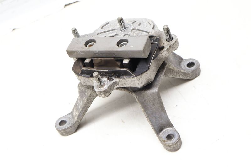 Transmission Mount / Bracket 8W0399156AQ — Used (SKU 649104)