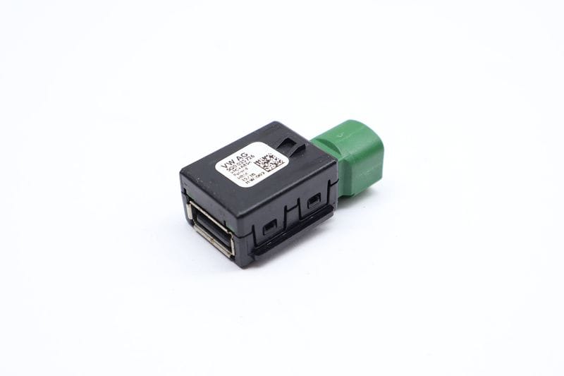 USB Port / Connector 5Q0035726 — Used (SKU 678830)
