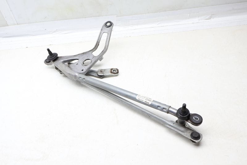 Windshield Wiper Transmission / Bracket 8W7955023B — Used (SKU 679066)