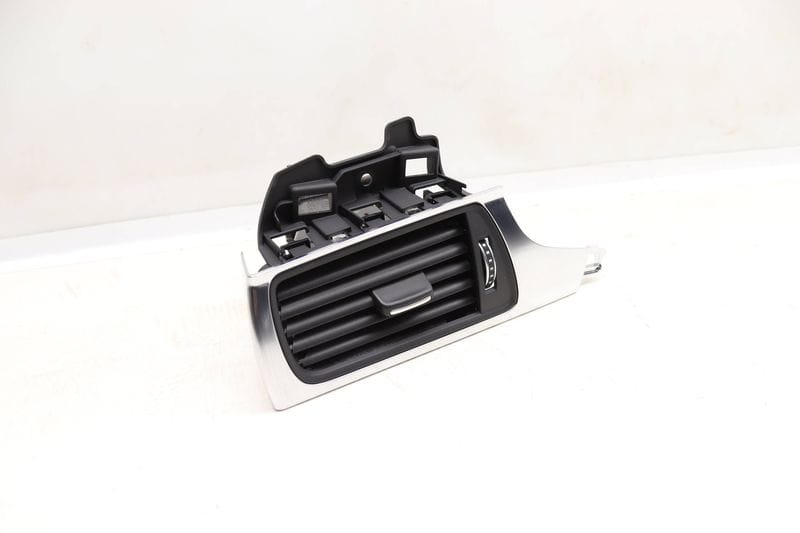 Dash Air Vent 4G1820901D — Used (SKU 547137)