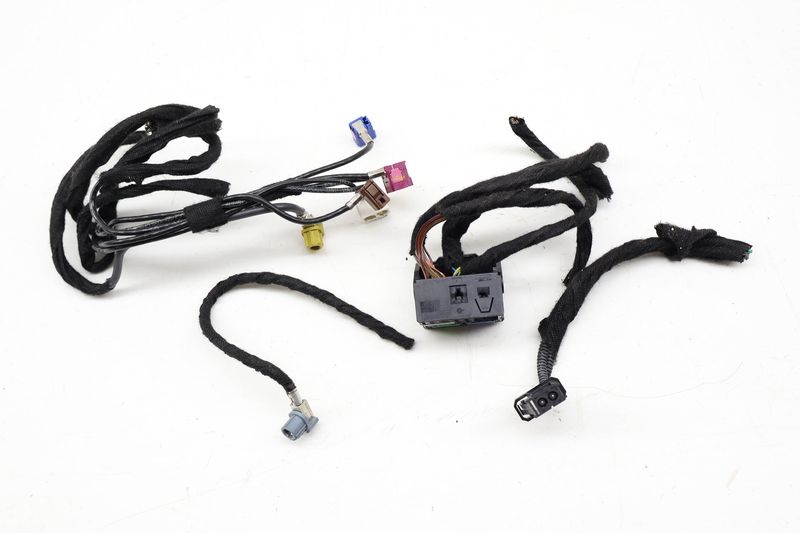 Dash MMI / Multimedia Control Unit Wiring Harness — Used (SKU 718291)