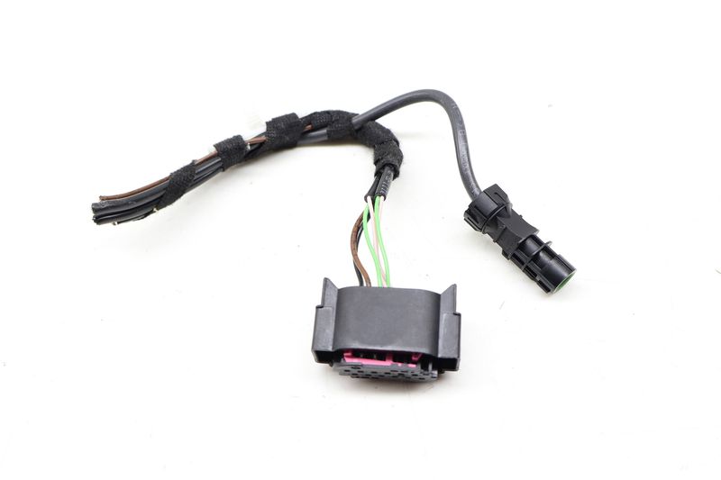 Image Processing / Adaptive Cruise Module Wiring Harness / Connector — Used (SKU 718057)